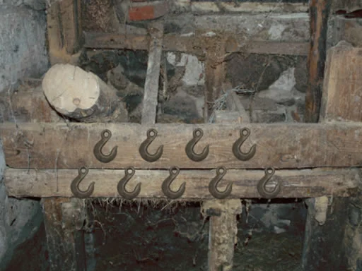 Karanlık Ahır Kaçışı: Sırlarla Dolu Macera!